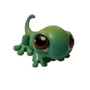 Littlest Pet Shop LPS Gecko #111 Collect Figure Forest Green Lime Green 2006 Y2K